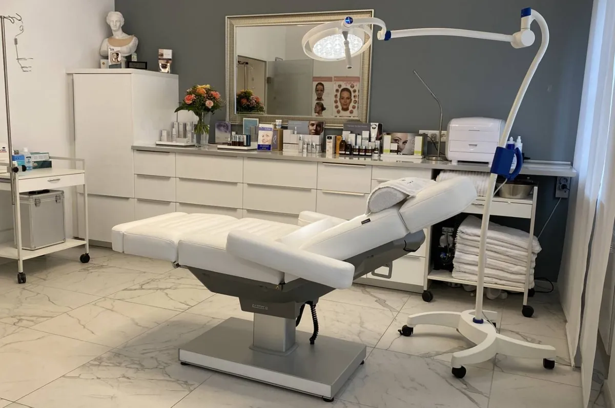 Behandlungsraum Ana Wimmer Medical Aesthetics München